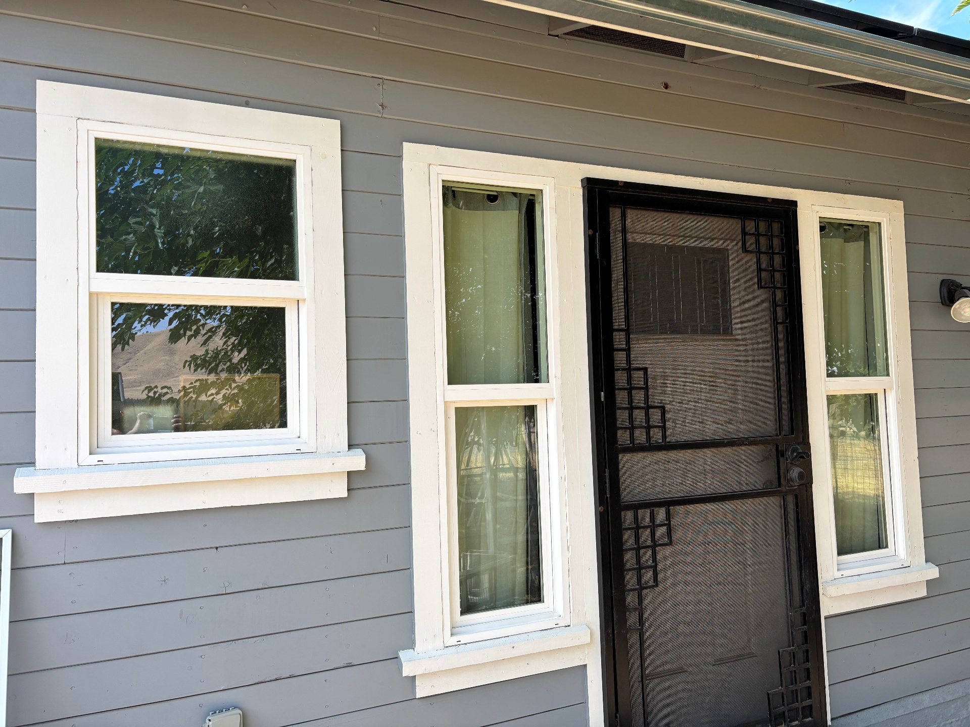 House windows after professional cleaning - pristine condition